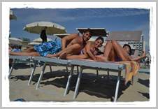 Prendere il sole in spiaggia a Villa Marina Bellaria Rimini
